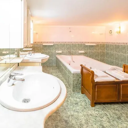 Majestic Manor In With Private Pool Tatil Evi *