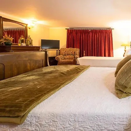 Majestic Manor In With Private Pool