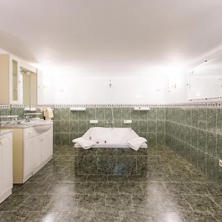 Majestic Manor In With Private Pool Tatil Evi