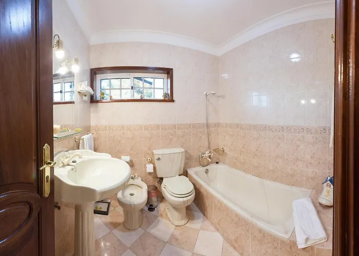 Majestic Manor In With Private Pool Valenca