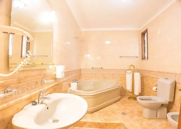 Majestic Manor In With Private Pool Valenca