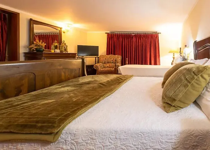 Majestic Manor In With Private Pool